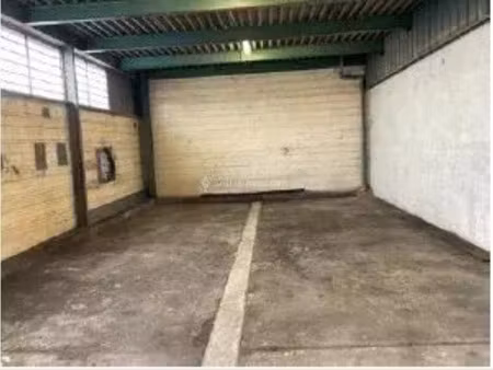 location local commercial 210 m2 à saint-genis-laval