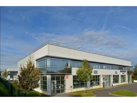 location local d'activités bois d'arcy 1 377 m²