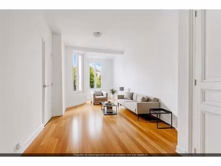 studio en bon état avec cuisine séparée - proche transports