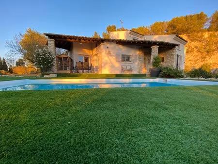 maison familiale 175 m² avec piscine – sous-sol 150 m² – terrain 5000 m² – proche avignon 