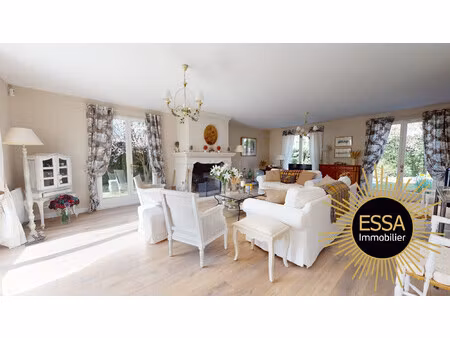 entièrement rénovée   au calme en coeur de village