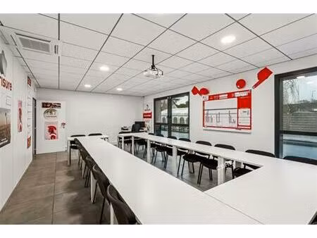 location bureau orgeval 131 m²