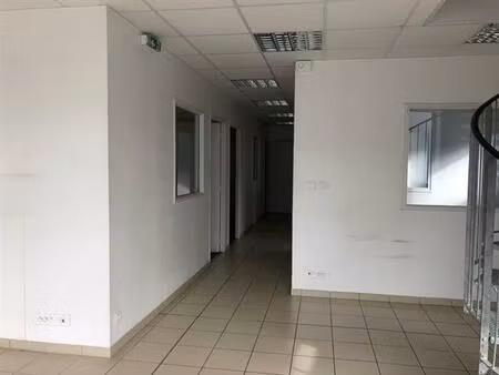 location bureau chatellerault 329 m²
