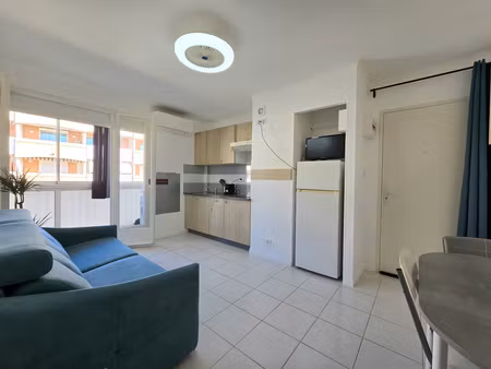 t2 rénové aux sablettes – vendu entièrement meublé - place de parking