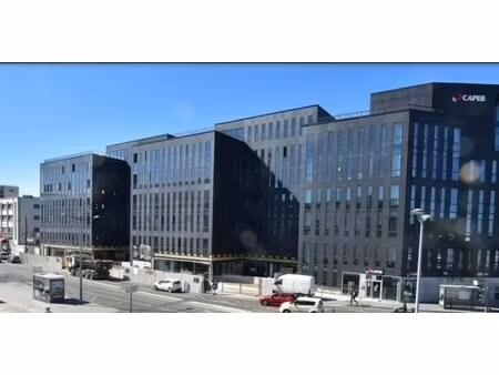 location local professionnel 3 825m² lyon 9ème