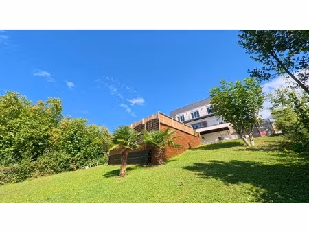 maison 9 pièces - 215 m²