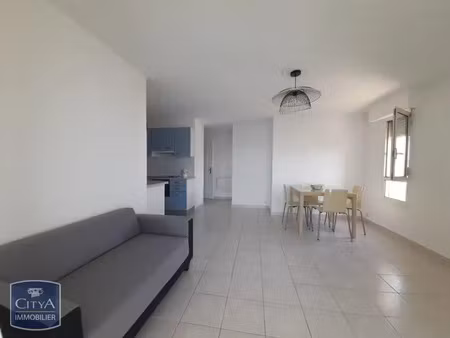 appartement à louer 2 pièces 39.32 m² - fréjus (83) - 812€