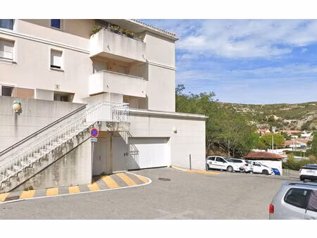 location commerce 15 m² à le rove (13740)