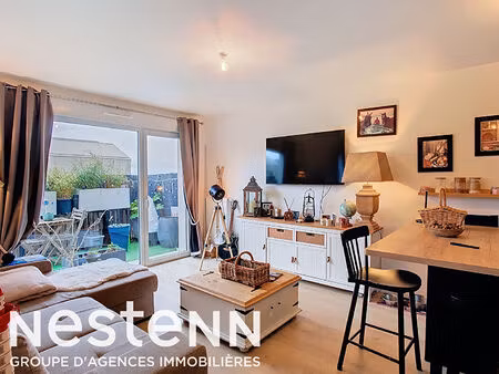 appartement avec balcon et terrasse privative sur les toits.