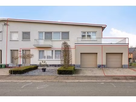 zeer ruim 4-slaapkamerappartement met ruime terrassen en een afgesloten garage  gelegen na