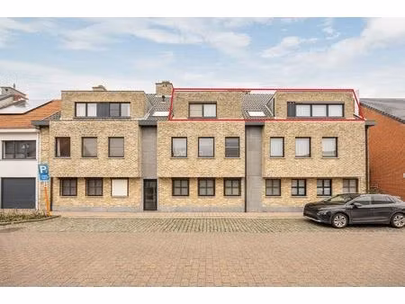 dakappartement met lift  ruim terras  zolder  kelderberging en ruime garage.