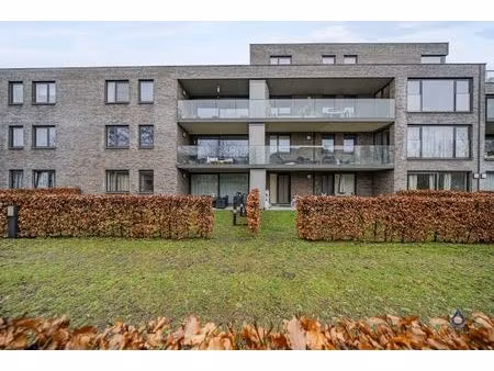 instapklaar 2-slaapkamer appartement met terras en parking