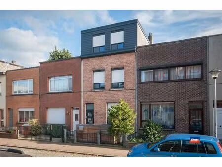 rijwoning met 5 slaapkamers en tuin