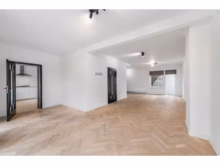 ruime gerenoveerde halfopen bel-etage met tuin in neerland