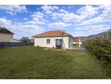 villa plain pied de 2023 de 77.6 m² sur 720 m²