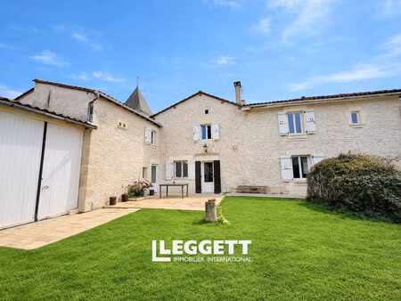 maison 5 pièce(s)  montmoreau