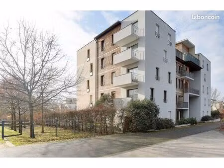 beau t3 avec grand sejour dans petite residence tres calme