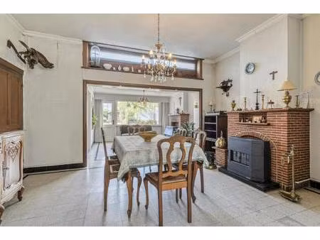 karaktervol huis met zonnige tuin  3 slaapkamers én garage met uitweg