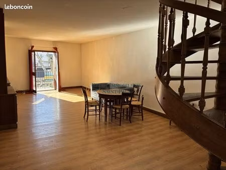 studio 5 pièces 120 m²