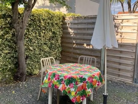 location étudiante meublée - logement individuel avec cour privée - aucune charge + intern