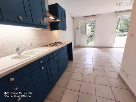 studio 1 pièce 33 m²