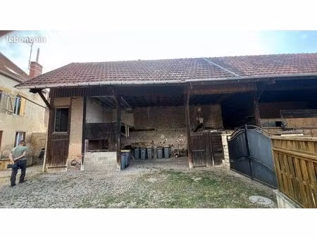 à louer: hangar - local - abri avec grands volumes