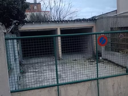 je mets en location ces deux box la cour