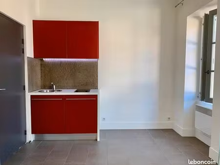 nimes qu révolution quai de la fontaine beau studio au calme rénové avec soin