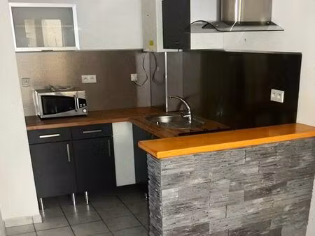 à louer t1 bis/t2 rdc avec terrase 20 m2 onet le château