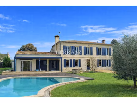fronsac demeure de caractère 350 m2 avec piscine  vues et