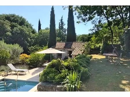 uzès jardin arboré et clôturé de 961 m² avec piscine et mazet habitable