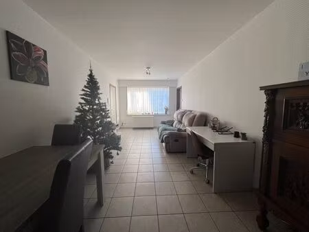 gelijkvloers appartement met 2 slaapkamers.