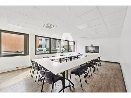 a louer - entrepôt et bureaux aux portes de paris - idéal laboratoire - chambres froides -