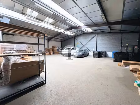 local d'activités avec bureaux à louer