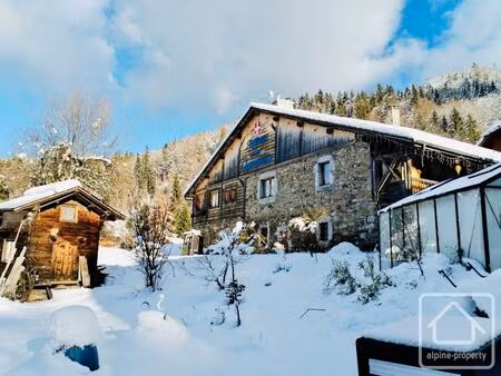 ferme de 1720 de 500 m2 dont 182 m2 habitables à 2 minutes en voitures du centre