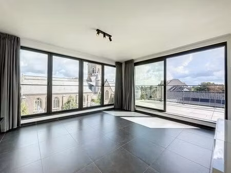 prachtig dakappartement met grote terrassen en 2 slaapkamers