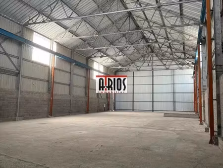 entrepot / local de 336 m²