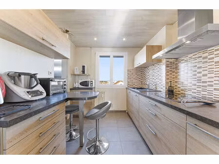 exclusivité à chatenoy le royal: bel appartement de 71.5m2  2 à 3 chambres  balcon et cave