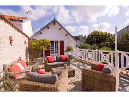 vente maison à la rochelle (17000) : à vendre / 196m² la rochelle