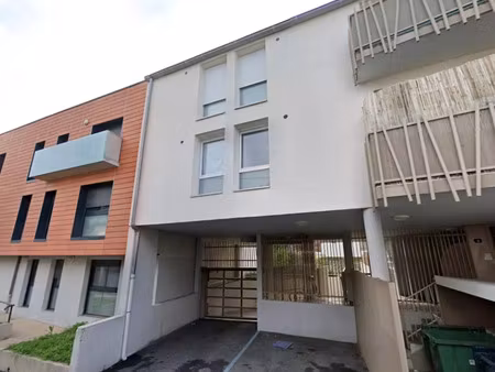 location garage 15 m² à nîmes (30000)