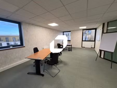 a louer  surface rare