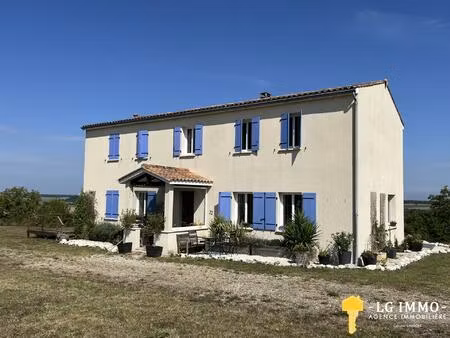 magnifique maison individuelle de 207m2 avec 4 chambres sur un terrain de 6500 m2  offrant