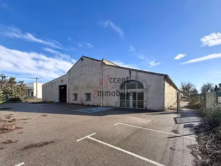 local d'activité de 1756 m² à saint andiol