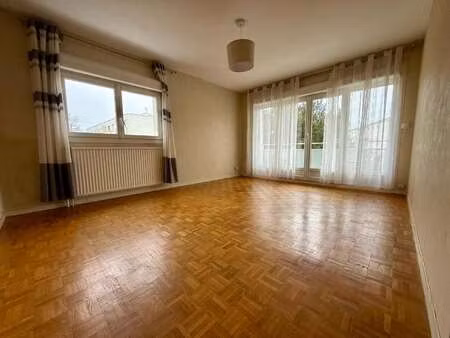 location appartement 3 pièces à saint-sébastien-sur-loire baugerie (44230) : à louer 3 piè