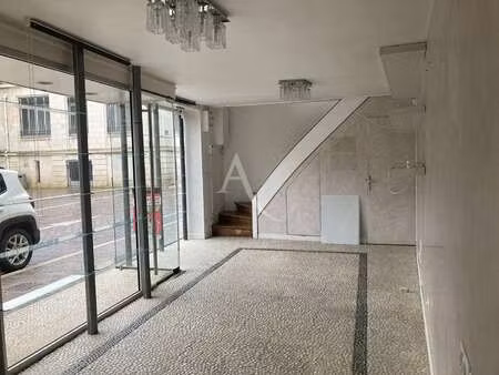 location bureaux et commerces à fontenay-le-comte (85200) : à louer / 96m² fontenay-le-com