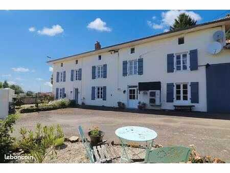 corps de ferme sur 1 hectare de terrain