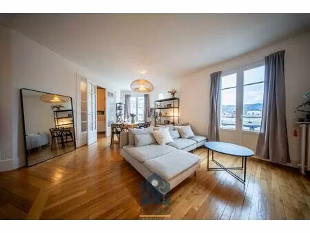 appartement 5 pièces 3 chambres avec terrasse  balcon  cave et chambre de bonne