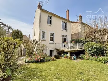 maison de ville sur trois niveaux avec jardin et garage ? blois