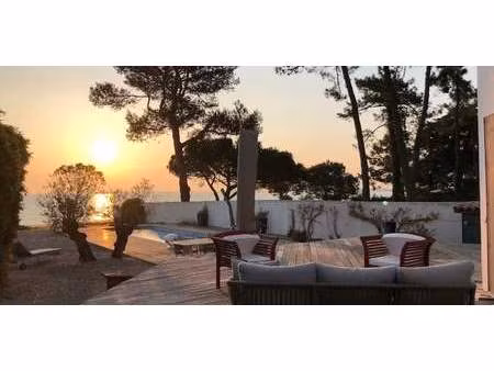 maison contemporaine avec piscine en bord de mer la flotte (17)