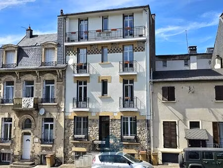 immeuble de rapport avec 7 appartements  balcons  studio à aménager et sous-sol complet.
